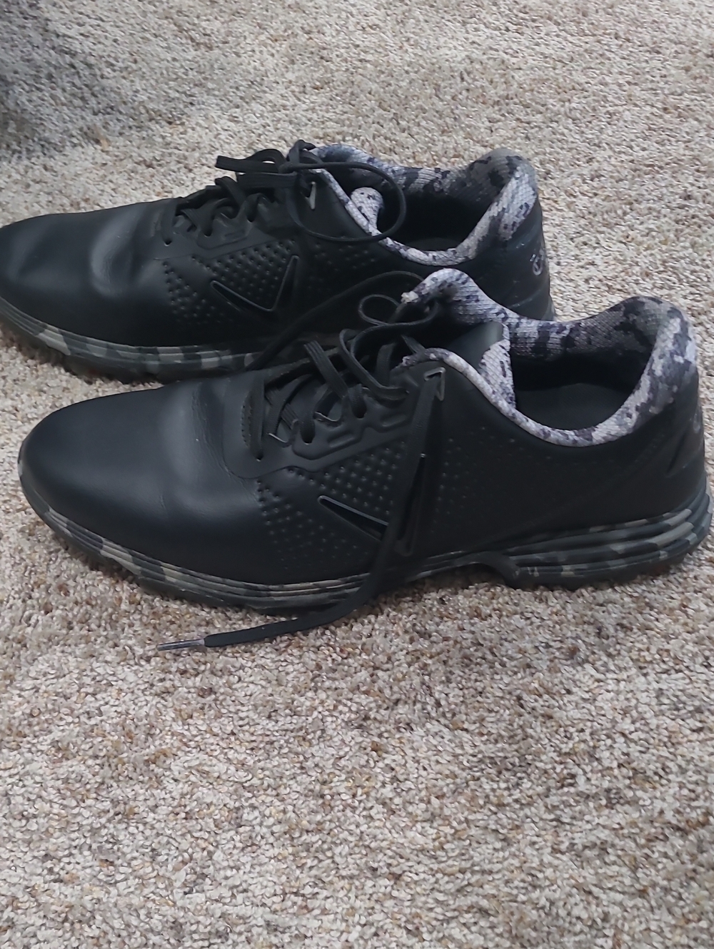 Men's Black Athletic Sneakers with Camouflage Lining